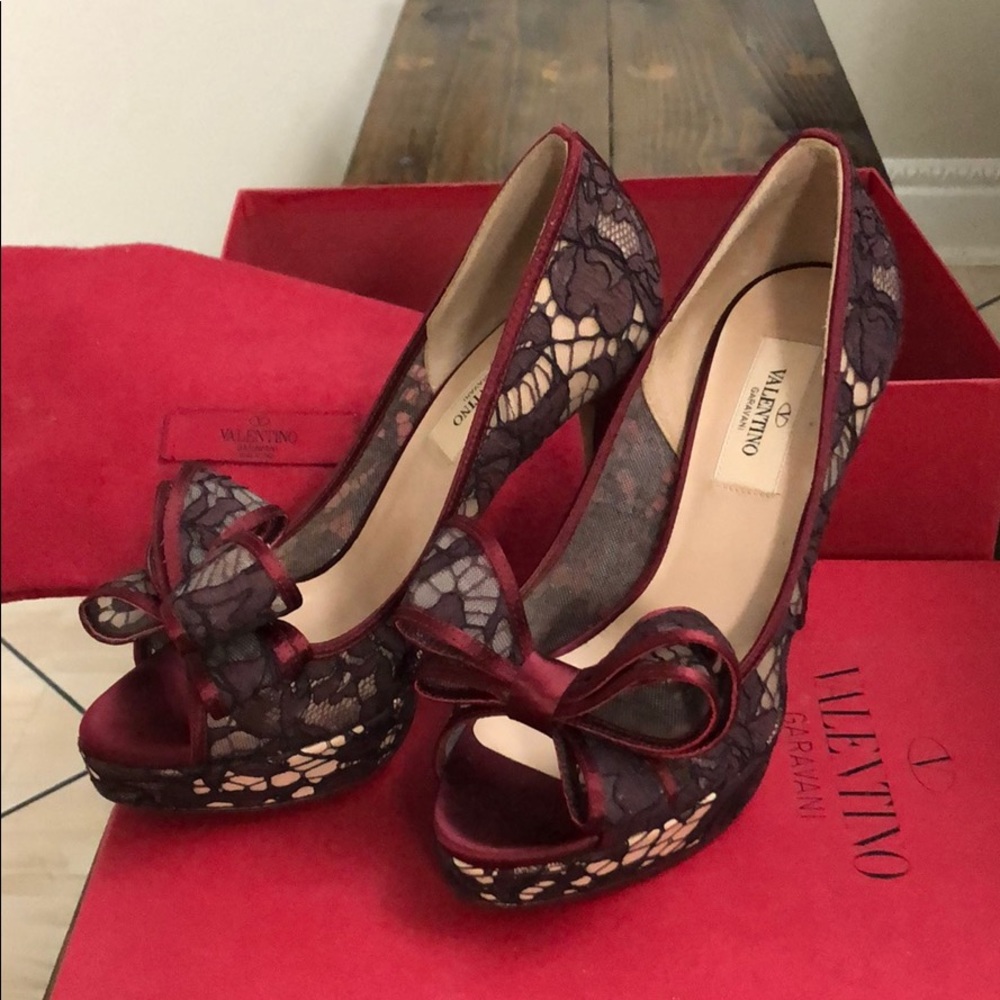 Valentino Garavani D’Orsay  laced bow heels